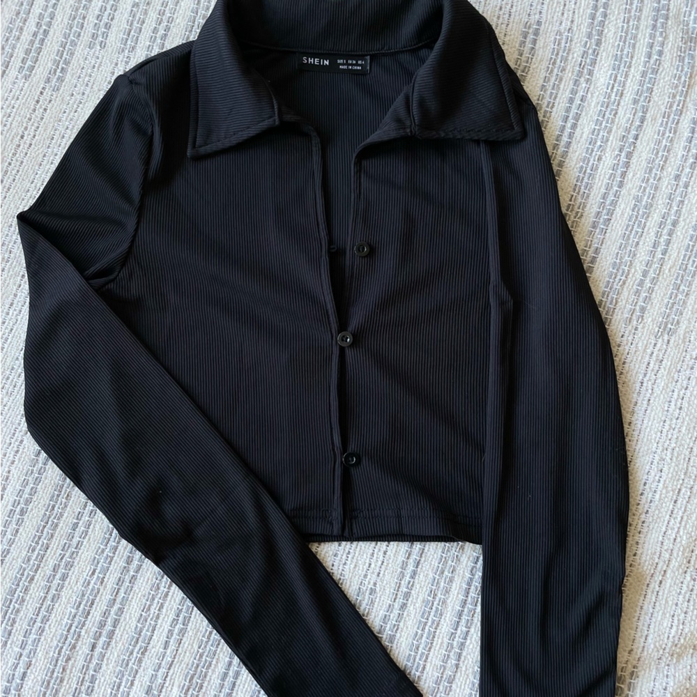 Black long sleeve crop top with collar & three buttons.